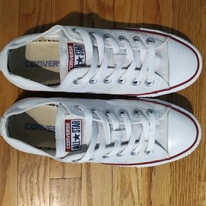 White Converse low tops (Chuck Taylor All Star)